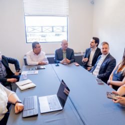 Comitiva de autoridades do México conhece modelo de ensino de inglês do Paraná