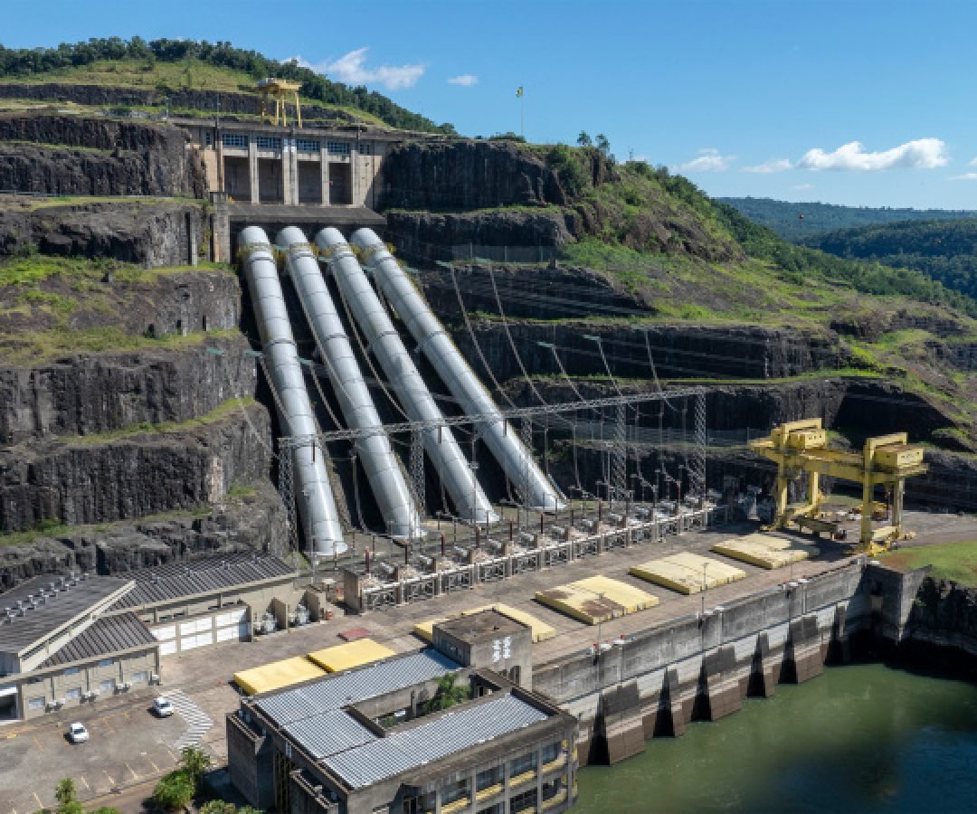 Fim do rapel: Copel usa drone para inspecionar tubulações em hidrelétrica