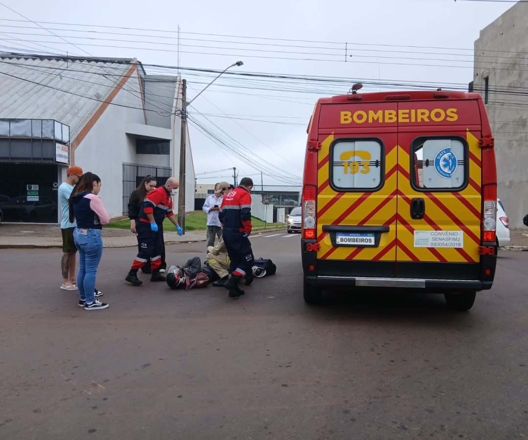Motociclista fica ferido em colisão entre moto e caminhonete em Cascavel