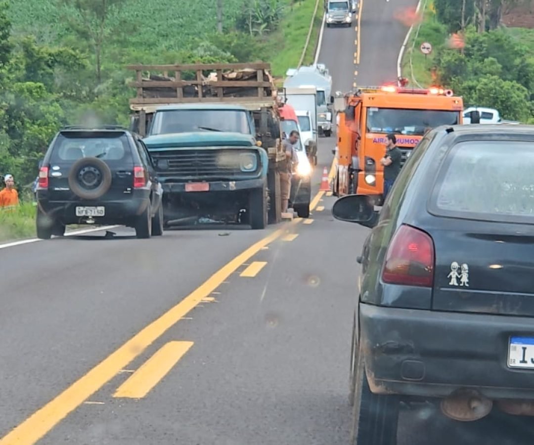 Grave acidente entre caminhão e carro é registrado na Serra do Casola, em Planalto