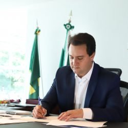 Governador sanciona lei que reestrutura carreiras e fortalece atuação da Adapar