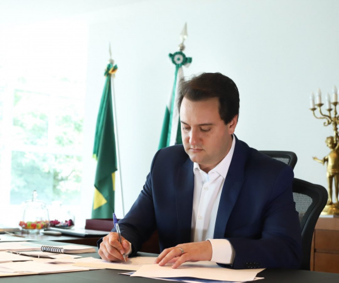 Governador sanciona lei que reestrutura carreiras e fortalece atuação da Adapar