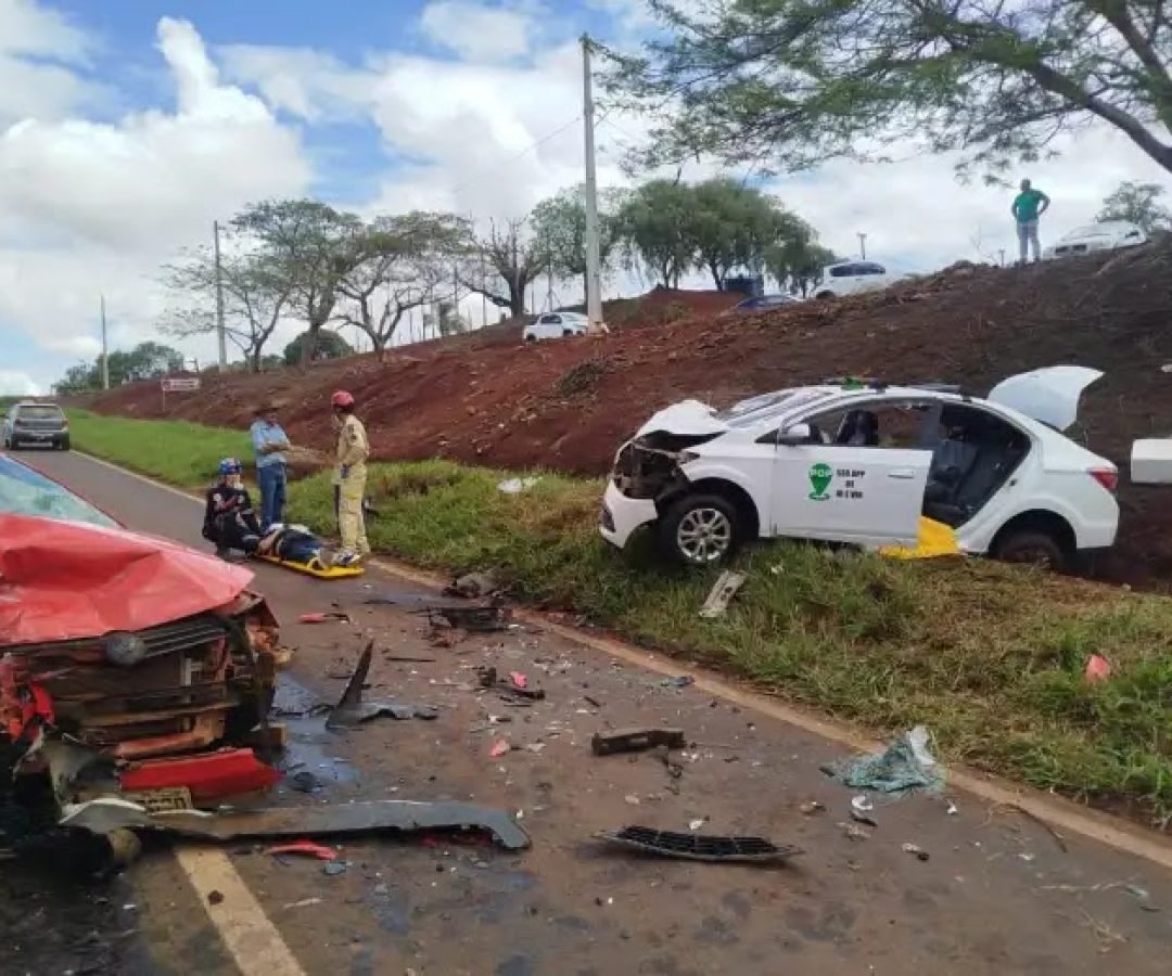 Motorista de aplicativo morre em grave acidente na PR-466; outras três pessoas ficaram feridas
