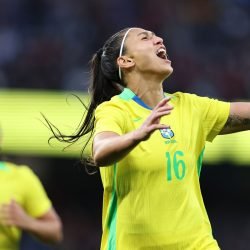 Com uma a menos, seleção feminina vence amistoso contra Inglaterra