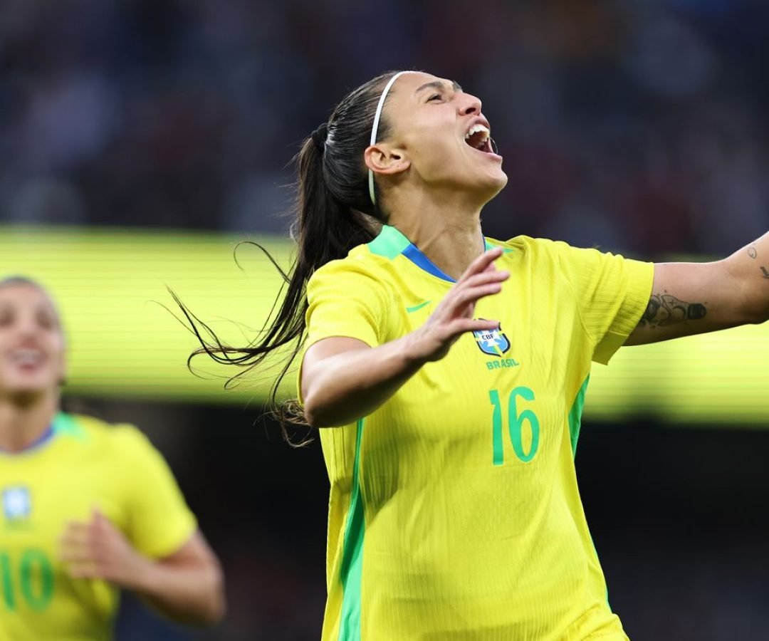 Com uma a menos, seleção feminina vence amistoso contra Inglaterra