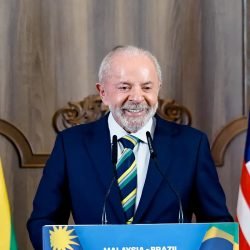 "Ele tem meu telefone e eu tenho o dele", diz Lula sobre Trump