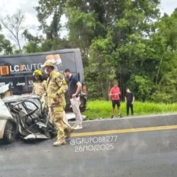 Acidente grave entre carro e ônibus é registrado na BR-277 em Palmeira