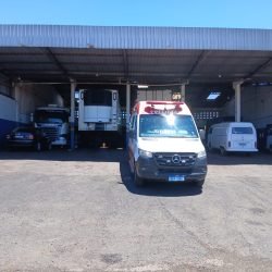 Homem de 42 anos fica ferido após cair de telhado enquanto fazia reparos em empresa de Cascavel