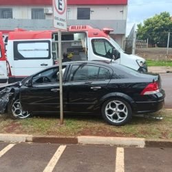 Falha mecânica provoca capotamento e deixa avô e neto feridos na região do Jardim Europa