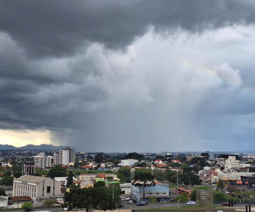 Tornados, supercélulas ou microexplosões: Simepar explica fenômenos na primavera