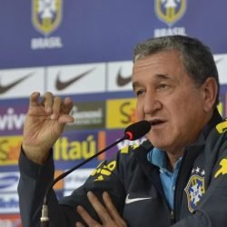 916162-parreira_coletiva_copa-2014_1.jpg