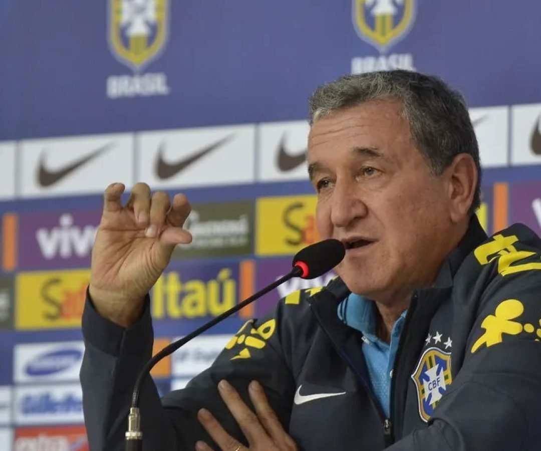 916162-parreira_coletiva_copa-2014_1.jpg