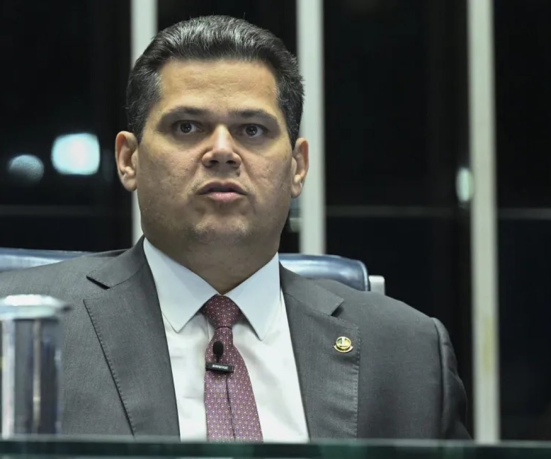 ALCOLUMBRE-PLENARIO-SENADO-28-10-25.jpg