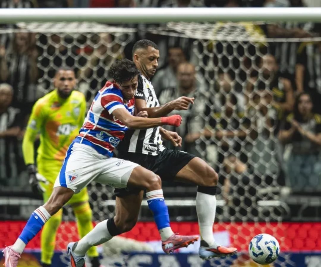 Atletico-MG-x-Fortaleza-no-Campeonato-Brasileiro-e1763031598226.jpg