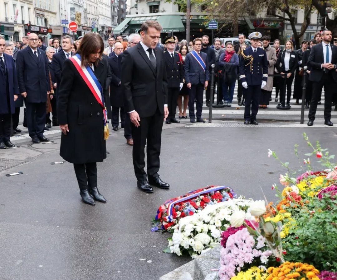 Autoridades-francesas-prestam-homenagem-a-vitimas-de-ataques-realizados-em-Paris-ha-10-anos.jpg