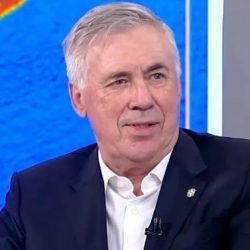 Carlo-Ancelotti-banca-Vini-Junior-e-Estevao-na-Copa-do-Mundo-e1764578262419.jpg
