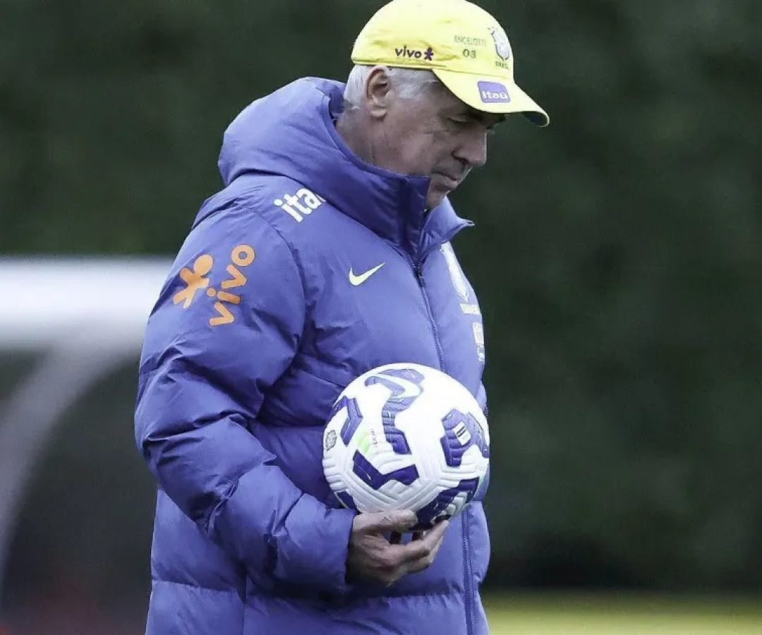 Carlo-Ancelotti-durante-treino-da-Selecao-Brasileira-e1763120984821.jpg