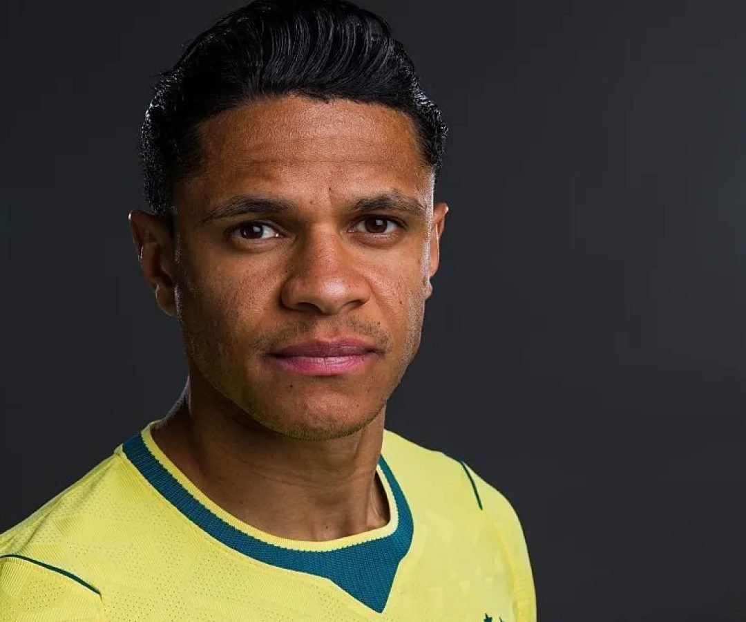 Douglas-Santos-lateral-da-Selecao.jpg
