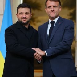 Emmanuel-Macron-e-Volodymyr-Zelensky-em-Paris.jpg