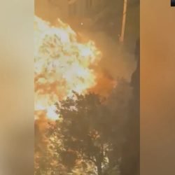 Enorme-bola-de-fogo-foi-lancada-ao-ceu-apos-a-explosao-de-um-carro-no-Bronx-em-Nova-York.jpeg