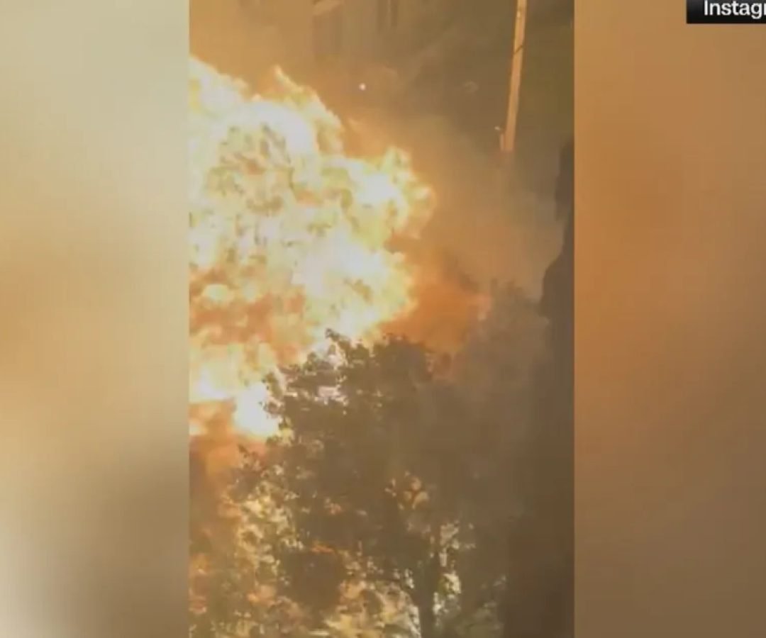Enorme-bola-de-fogo-foi-lancada-ao-ceu-apos-a-explosao-de-um-carro-no-Bronx-em-Nova-York.jpeg