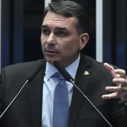Flavio-Bolsonaro-2-e1764989834132.jpg