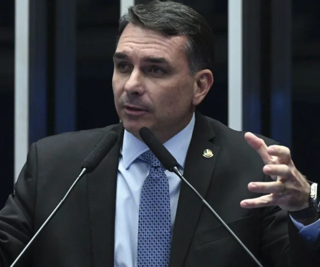 Flavio-Bolsonaro-2-e1764989834132.jpg
