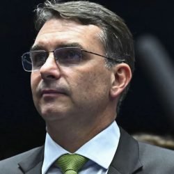 Flavio-Bolsonaro-3-e1764990194148.jpg