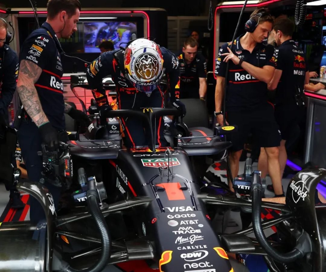 Formula-1-Max-Verstappen-largara-dos-boxes-no-GP-de-Sao-Paulo-e1762699291256.jpg