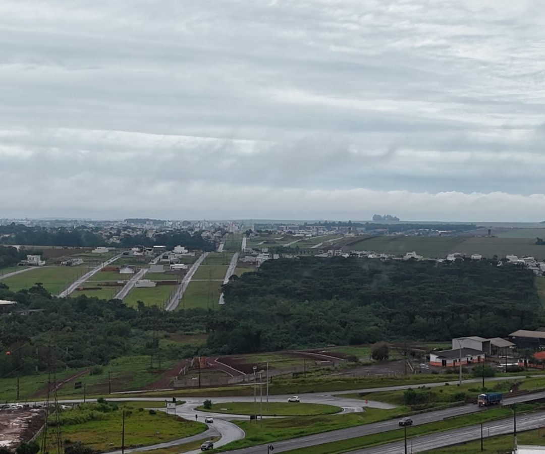 Segunda-feira começa com tempo fechado e chance de chuva em Cascavel