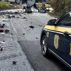 Grave acidente na BR-376 em Guaratuba deixa um morto e feridos; van e caminhão pegam fogo