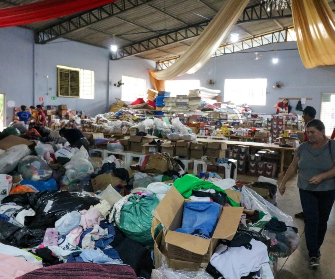 Após Estado arrecadar 248 toneladas, campanha para Rio Bonito do Iguaçu se volta aos materiais de construção