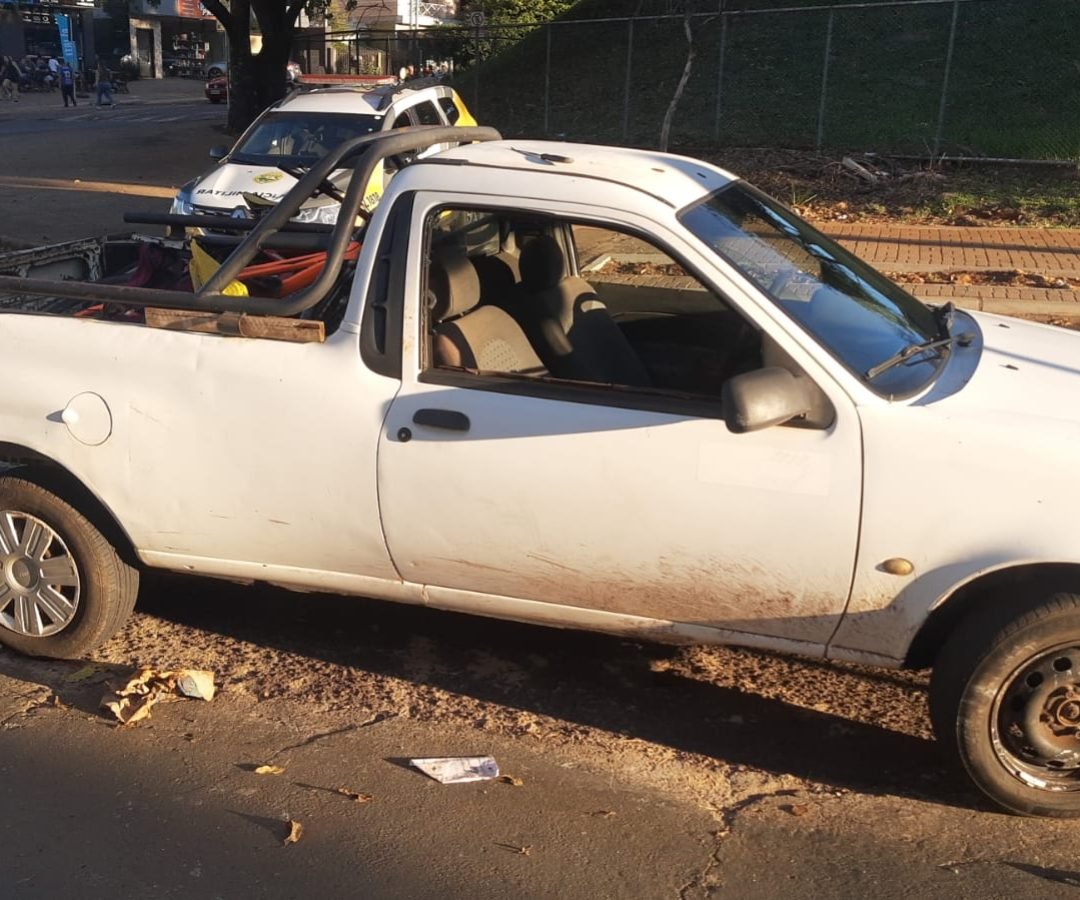 Três são presos com Courier furtada e carregada com bicicletas
