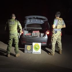 BPFRON e Polícia Federal apreendem veículo com mais de 300 kg de maconha em Foz do Iguaçu
