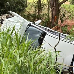 Mãe e filha ficam feridas em capotamento na PR-180