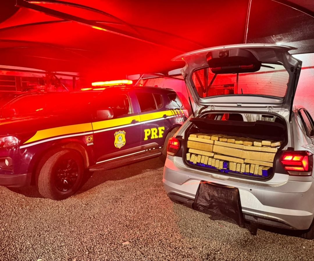 Mais de 420 quilos de maconha são apreendidos em carro roubado em São Miguel do Iguaçu