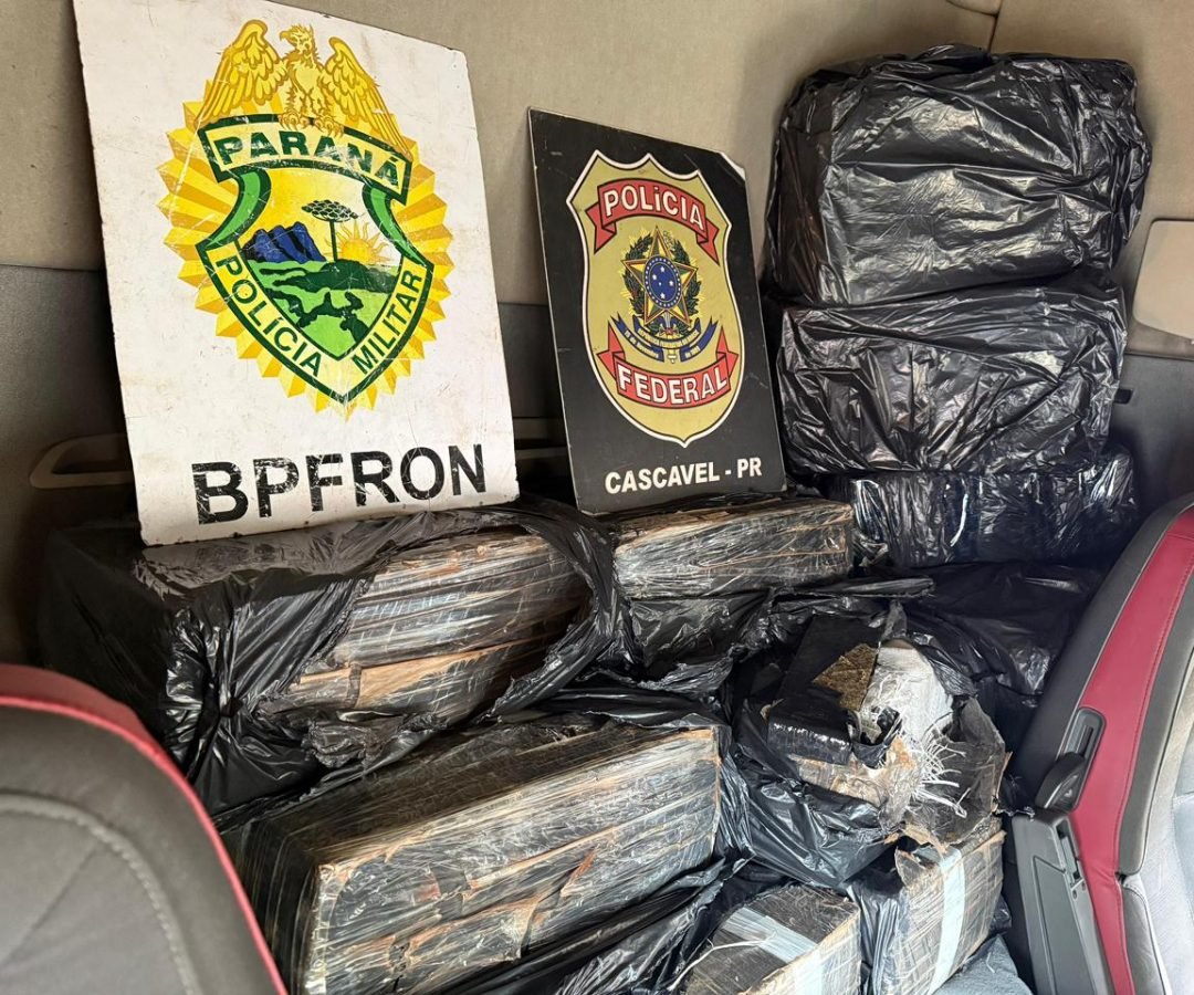 PF e BPFRON apreendem caminhão carregado com maconha em Cascavel