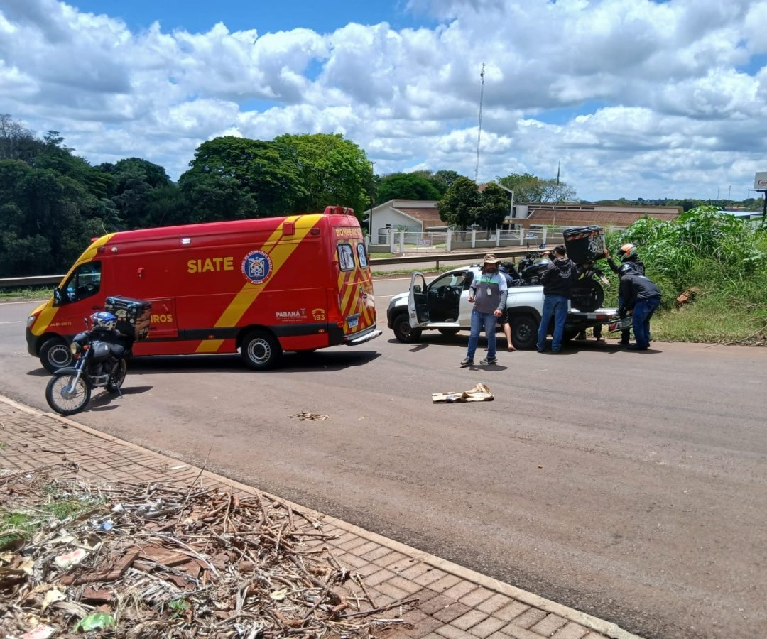 Motoboy sofre acidente ao fazer conversão e fica ferido em Cascavel