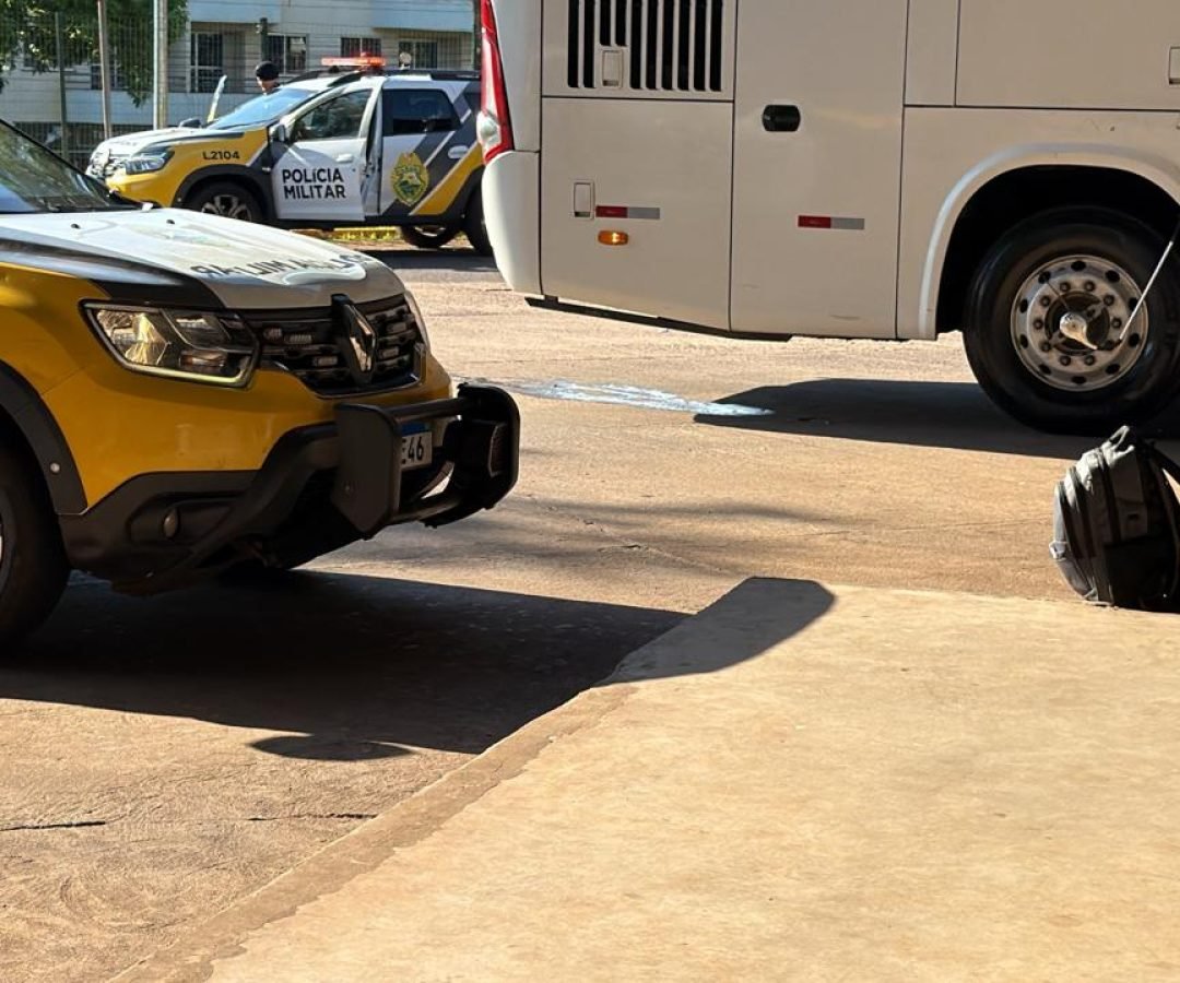 Homem encontrado morto dentro de ônibus é identificado