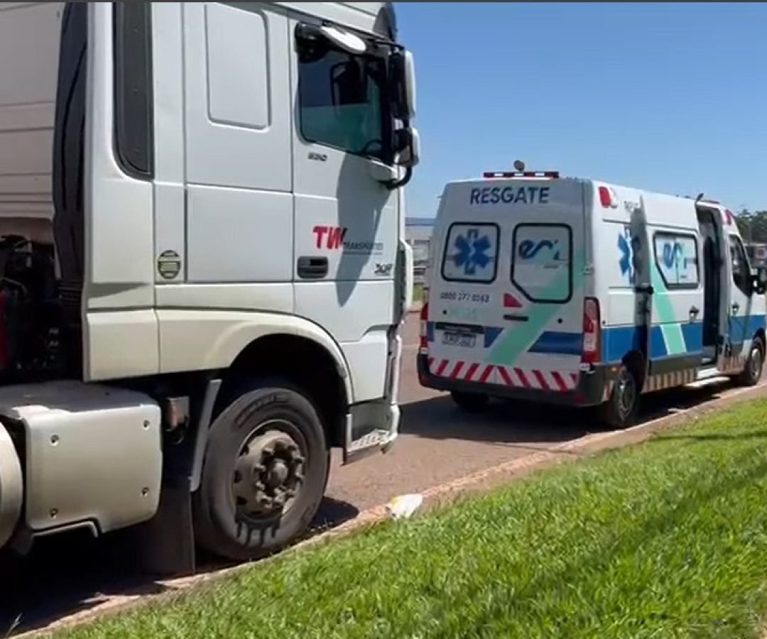 Caminhoneiro passa mal e é socorrido na marginal da BR-277