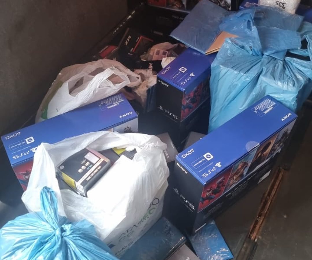 PRF apreende eletrônicos e medicamentos ilegais em ônibus de turismo em Cascavel