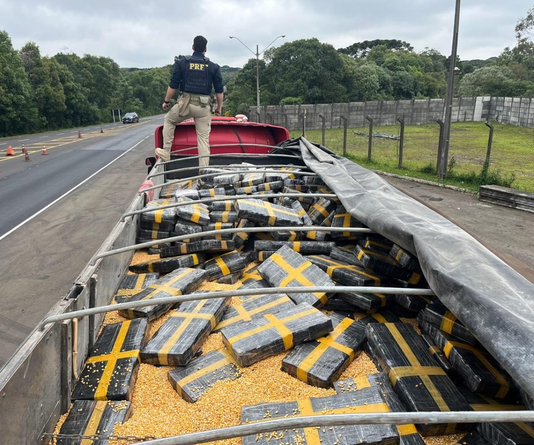 PRF apreende quase 2,5 toneladas de maconha em Guarapuava