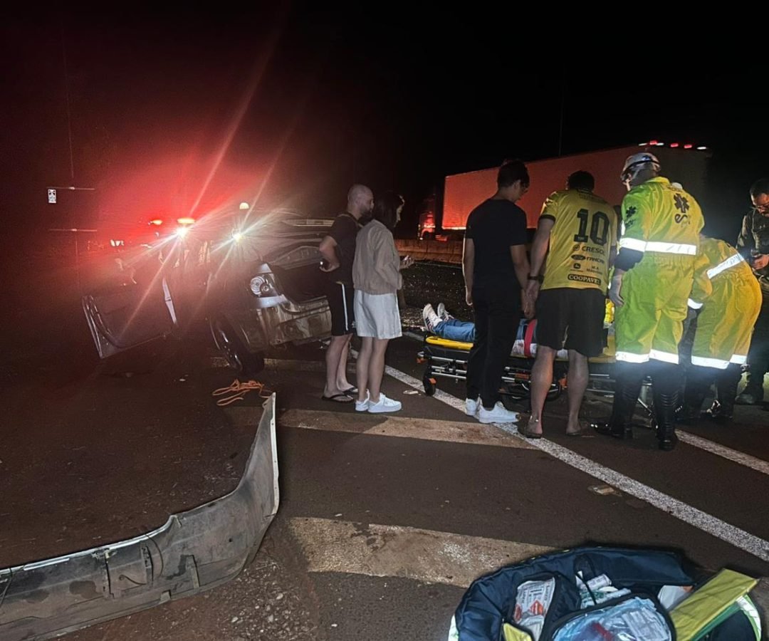 Acidente entre dois veículos deixa três feridos na BR-277