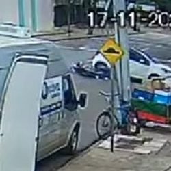 Câmera mostra acidente na rua Antonina