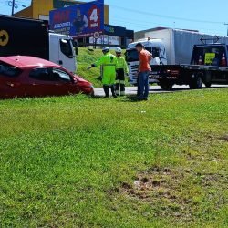 Caminhão 'fecha' Argo na BR-277