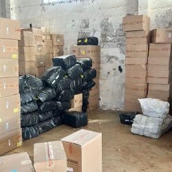 Receita Federal de Foz apreende cerca de 2.500 caixas de calçados em depósito clandestino