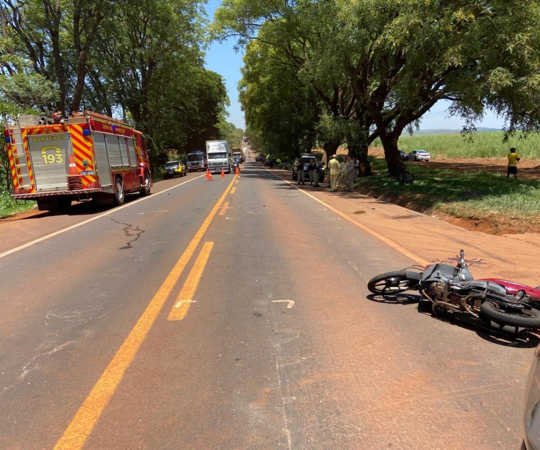 PRF atende colisão grave entre caminhão e motocicleta na BR-369