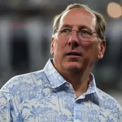 John-Textor-e-o-proprietario-da-SAF-do-Botafogo-e1761574322623.webp.webp