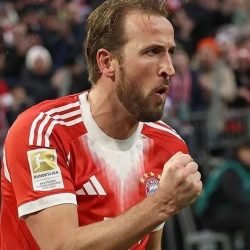 Kane-brilha-em-vitoria-do-Bayern-e1771692656442.jpg