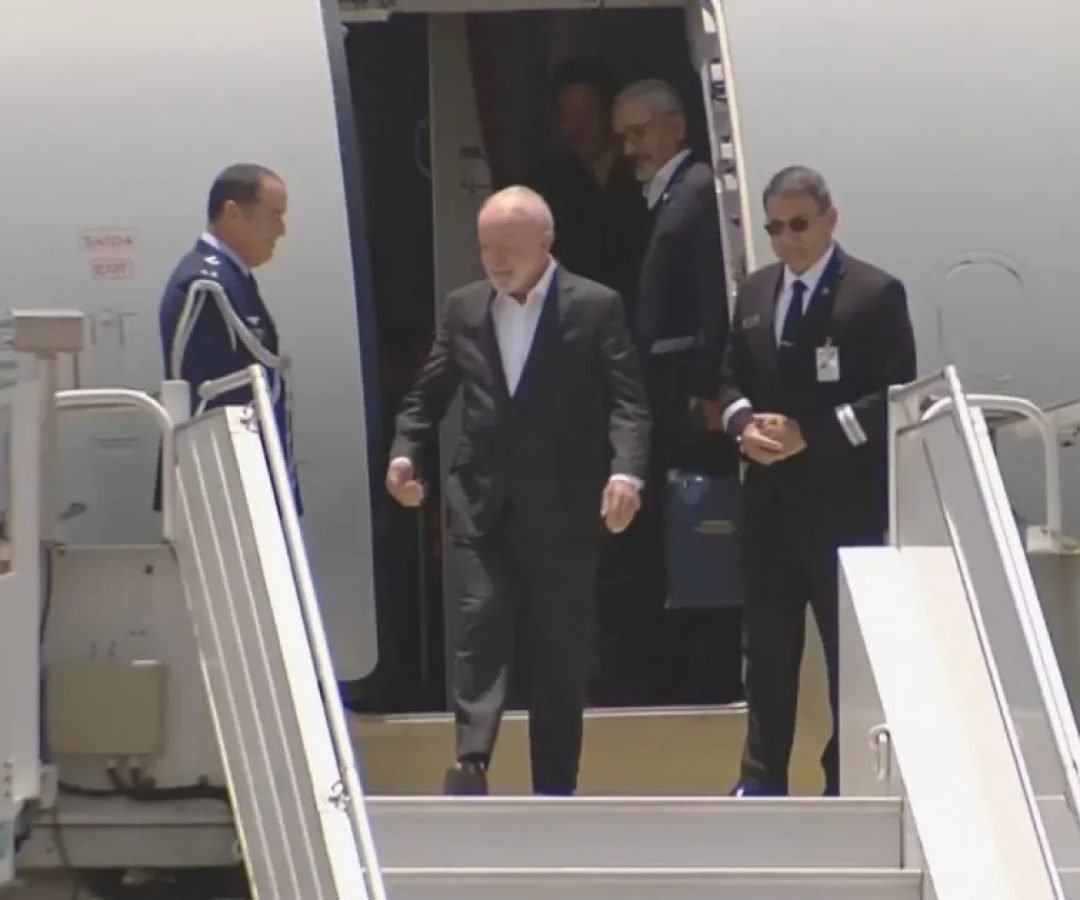 Lula-desembarca-em-Joanesburgo-na-Africa-do-Sul-para-participar-do-G20.jpeg